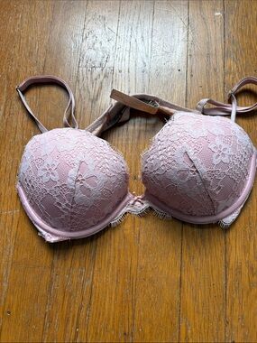 Victorias Secret Lace-Overlay Push-Up Bra in Blush Pink